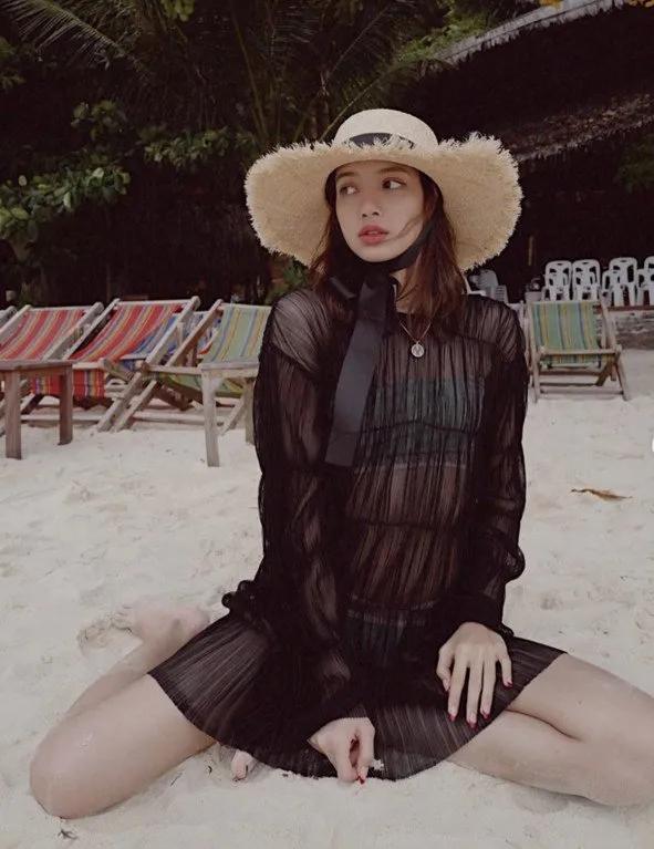 lisa晒泳装照上热搜了吗,lisa晒泳装造型