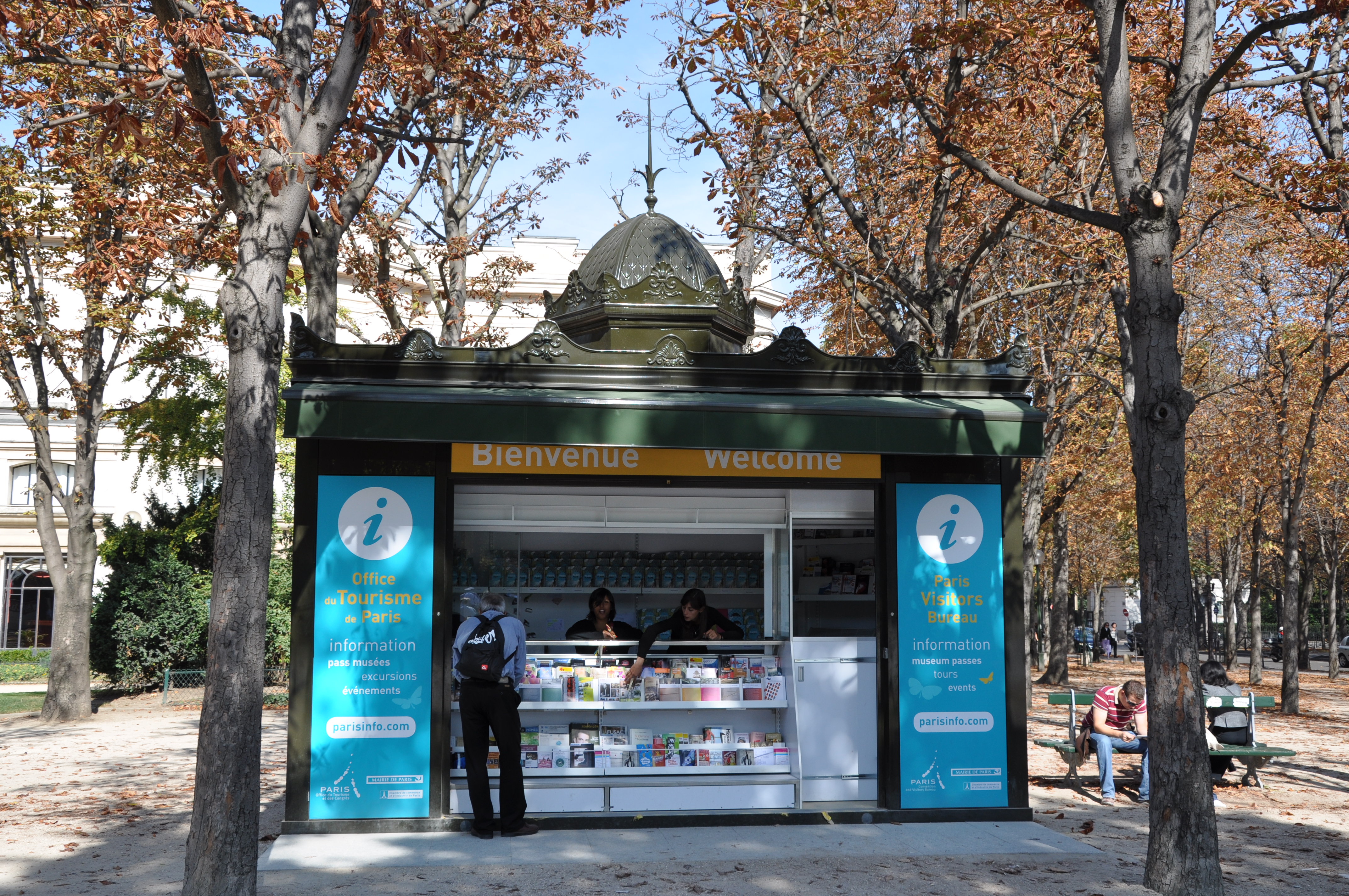 巴黎街头路边摊,在巴黎街头随机拍路人