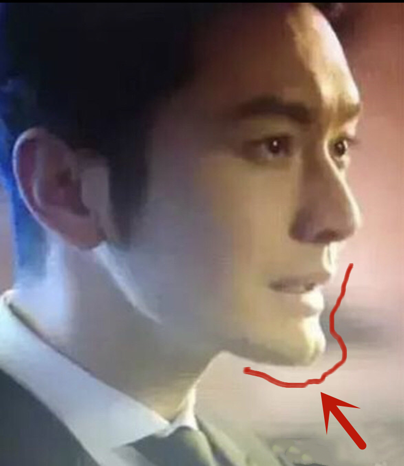 有美人尖下巴的明星,下巴不尖但很平的明星