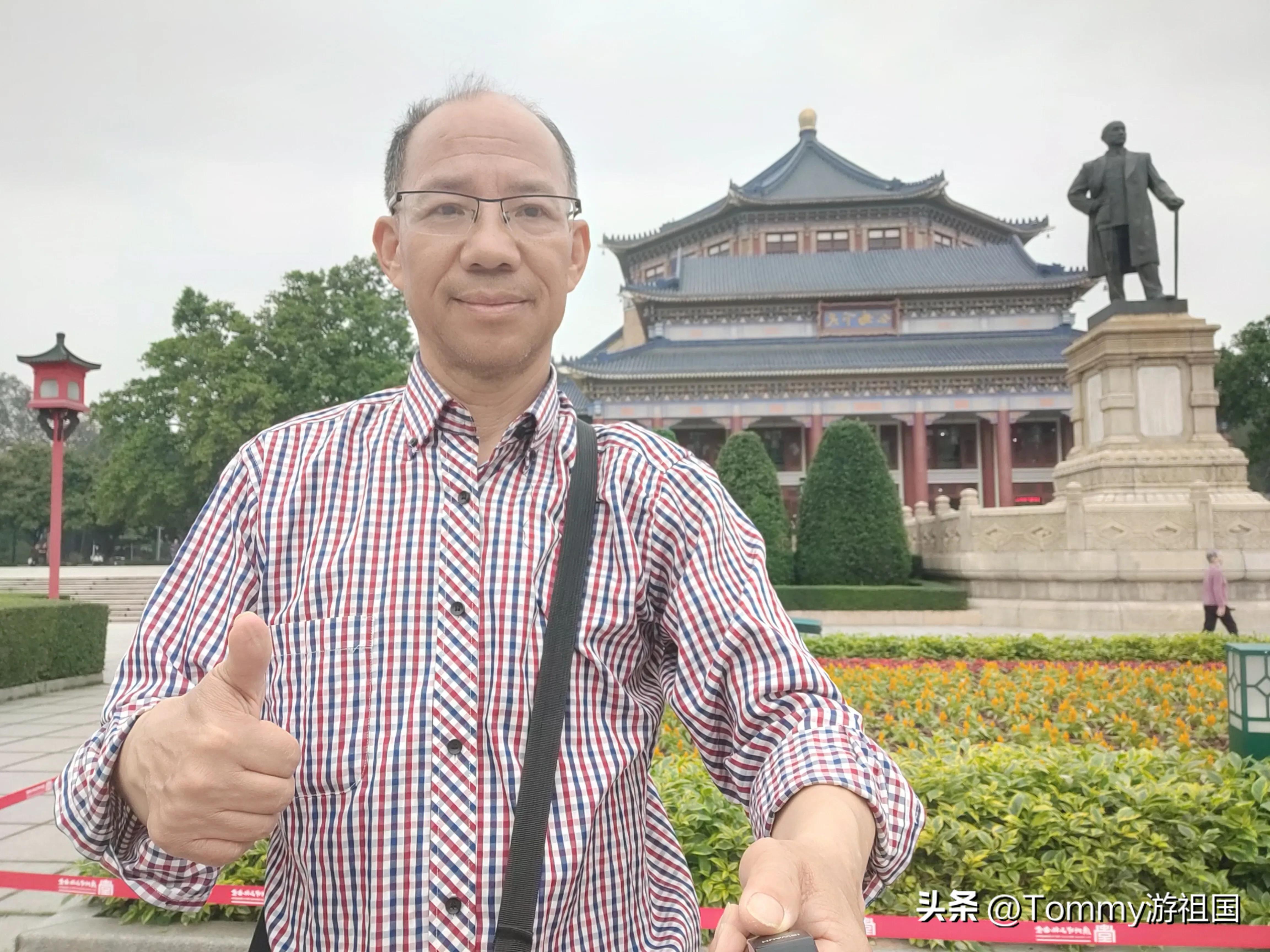 中山纪念堂木棉怒放,参观广州市中山纪念堂