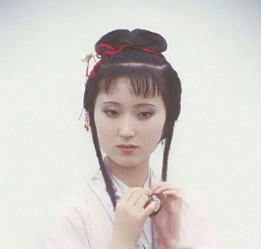 林黛玉到底是绛珠草还是潇湘妃子,林黛玉荷风竹韵