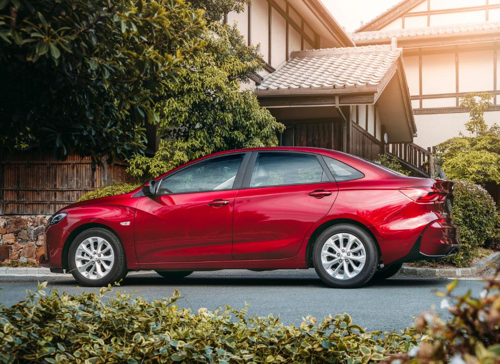 时尚动感家轿科鲁泽仅售5万多,新款科鲁泽二厢版售价