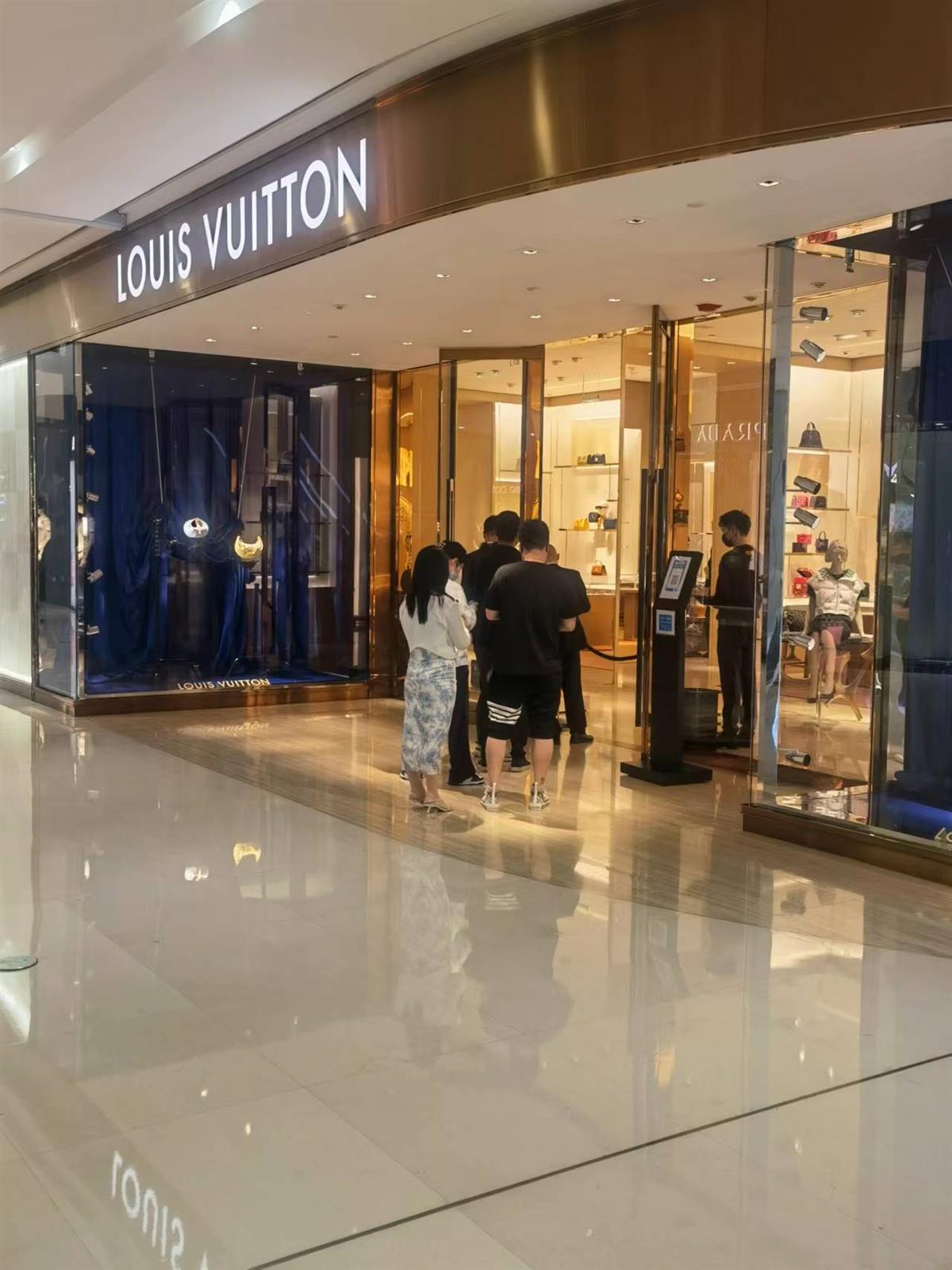 长沙女子起诉lv售假,长沙市民起诉lv专柜售假获3倍赔偿