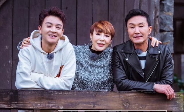 吴刚和妻子感情有多好,吴刚和老婆恩爱