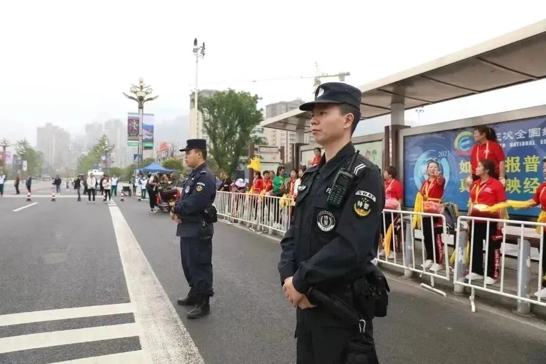 万人一起骑马的视频,万人齐跑马拉松
