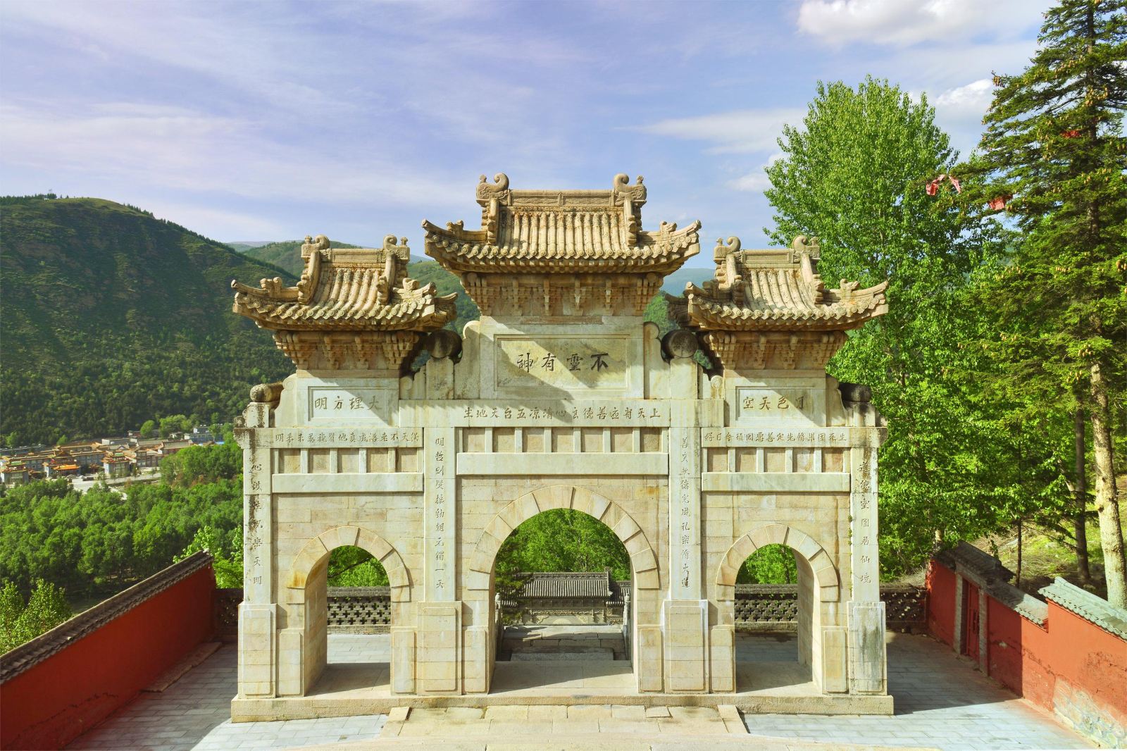 五台山一日游黛螺顶和五爷庙,来到五台山景区佛华山庄五爷庙