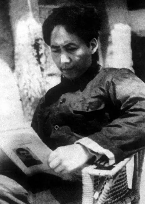 1972年，王季范在北京逝世，毛*东泽**亲自送花圈写挽联：九哥千古