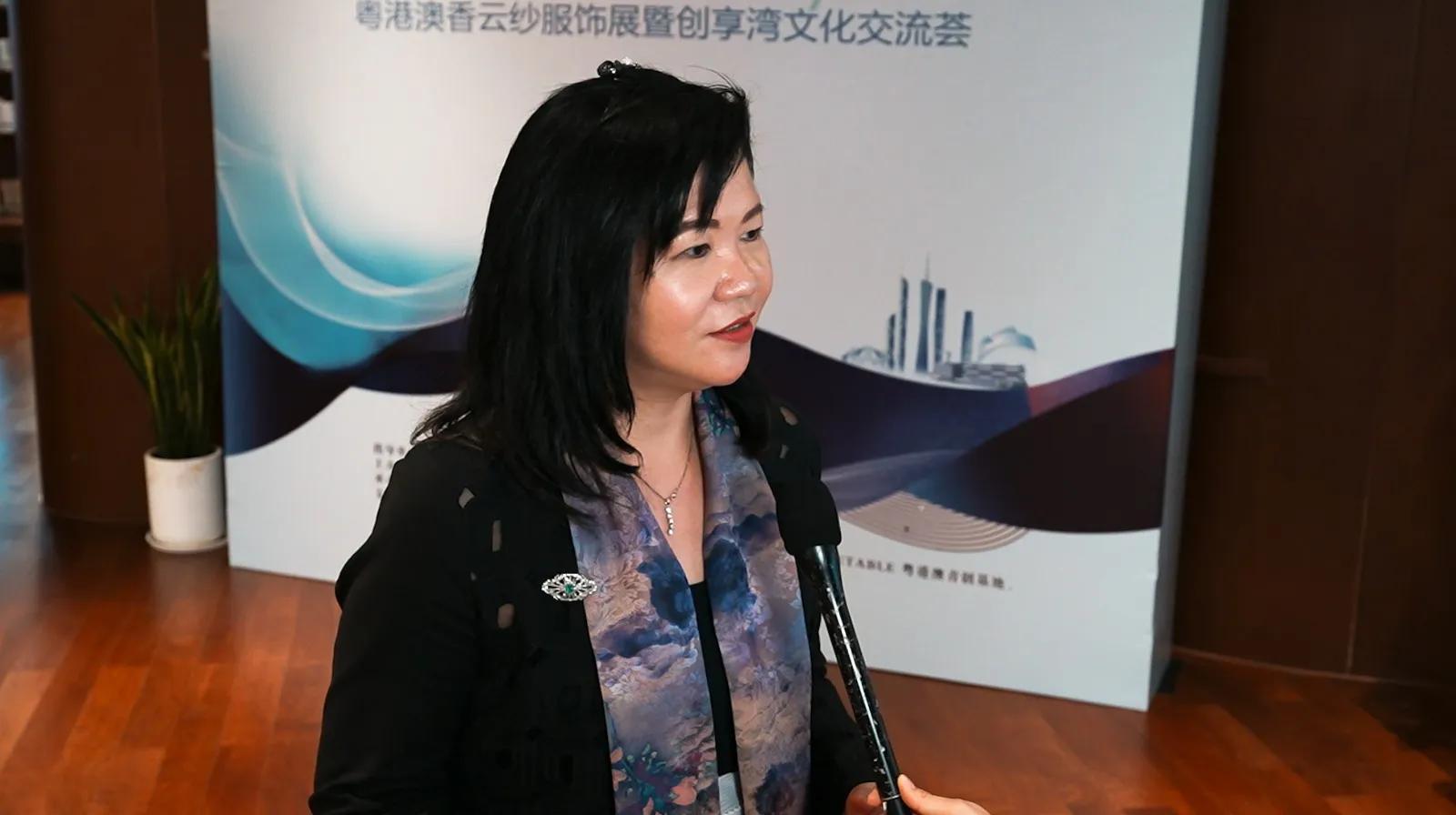 粤港青年办香云纱服饰展文化交流梁振英：为国风服饰创新添新动力