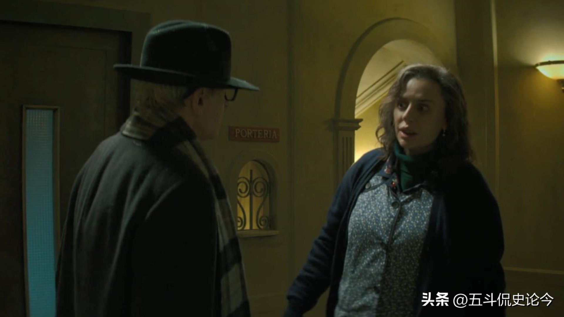 西班牙悬疑电影老太太,西班牙驱魔电影有女巫拿水晶球的