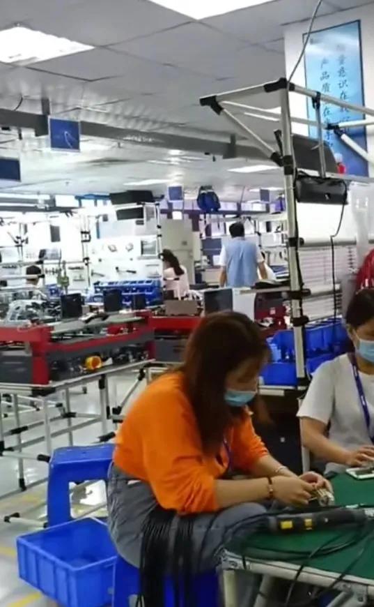 在工厂干活一天的生活,在工厂上班太累了实在不想干