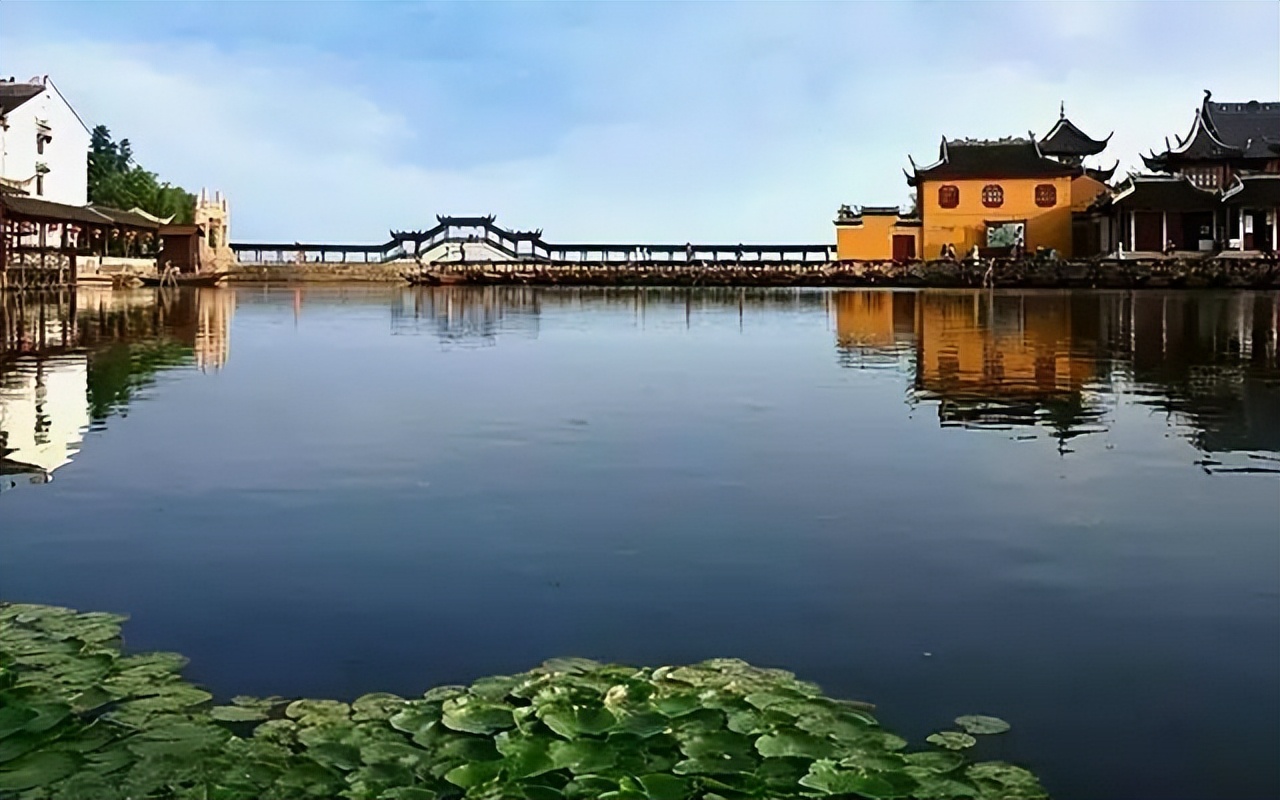 世界上最著名的十大古镇,云南著名古镇景点排名