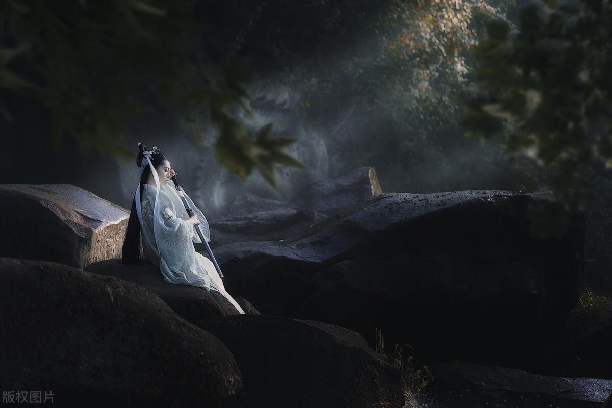 “水有虫则浊，水有鱼则渔，水水水，江河湖淼淼”，你敢试对吗？