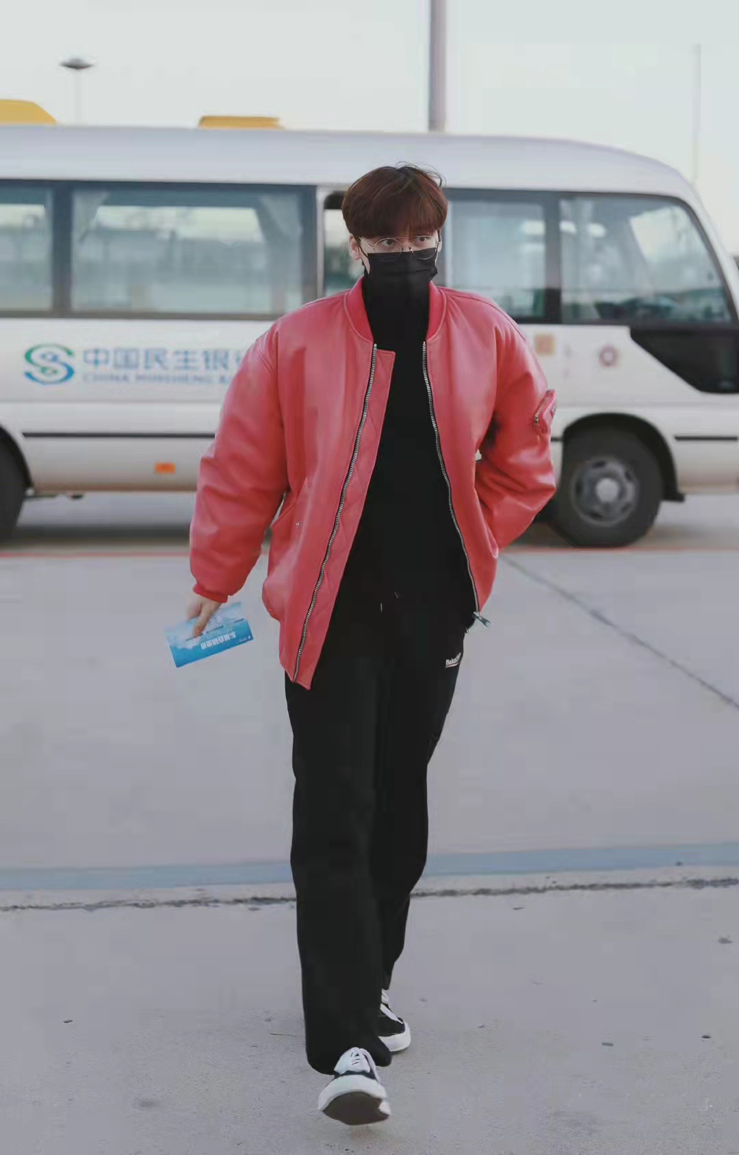 李易峰lvsupreme夹克,李易峰粉色穿搭