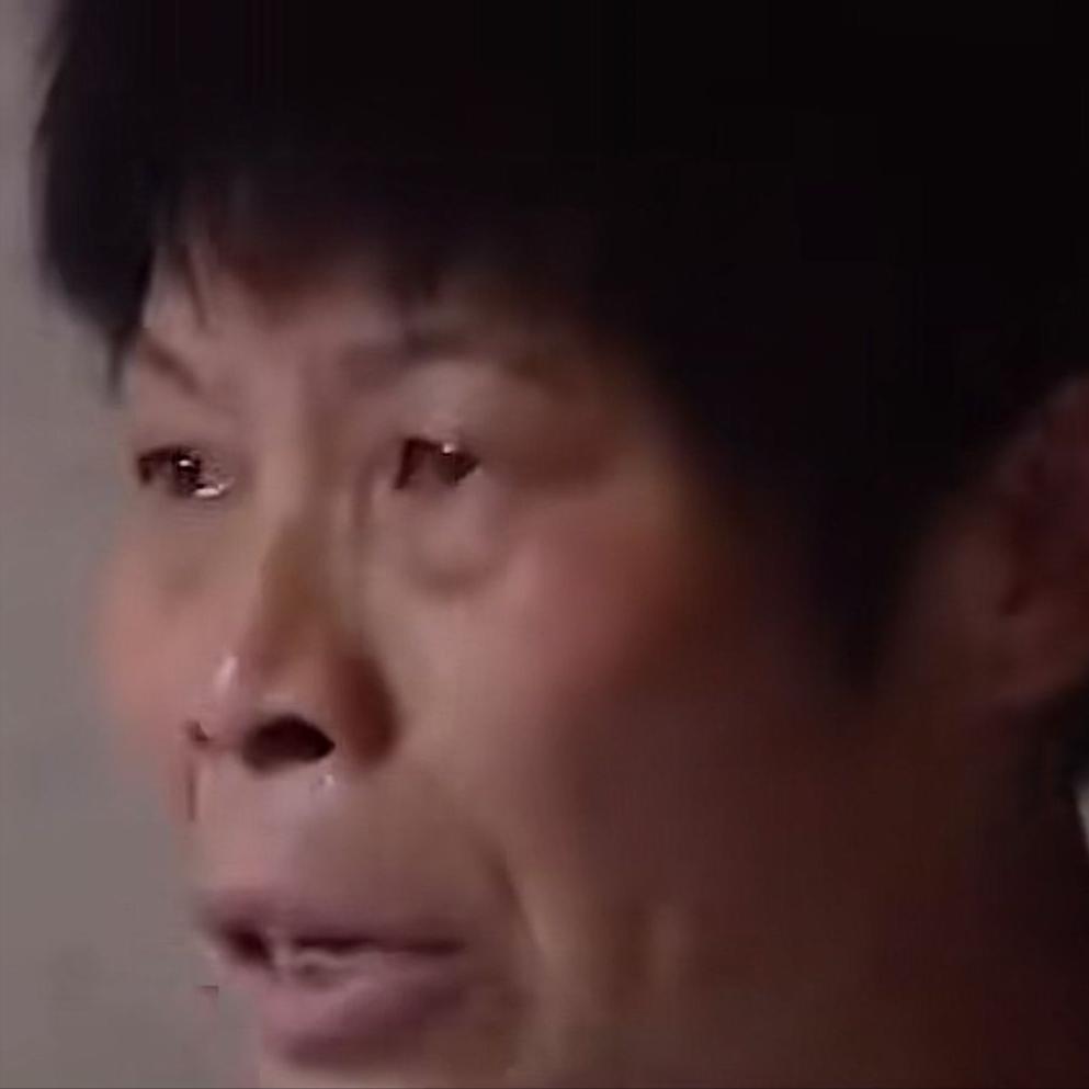 80岁老父恋上俏保姆，子女将两人赶出家门，老人：不同意我就自杀