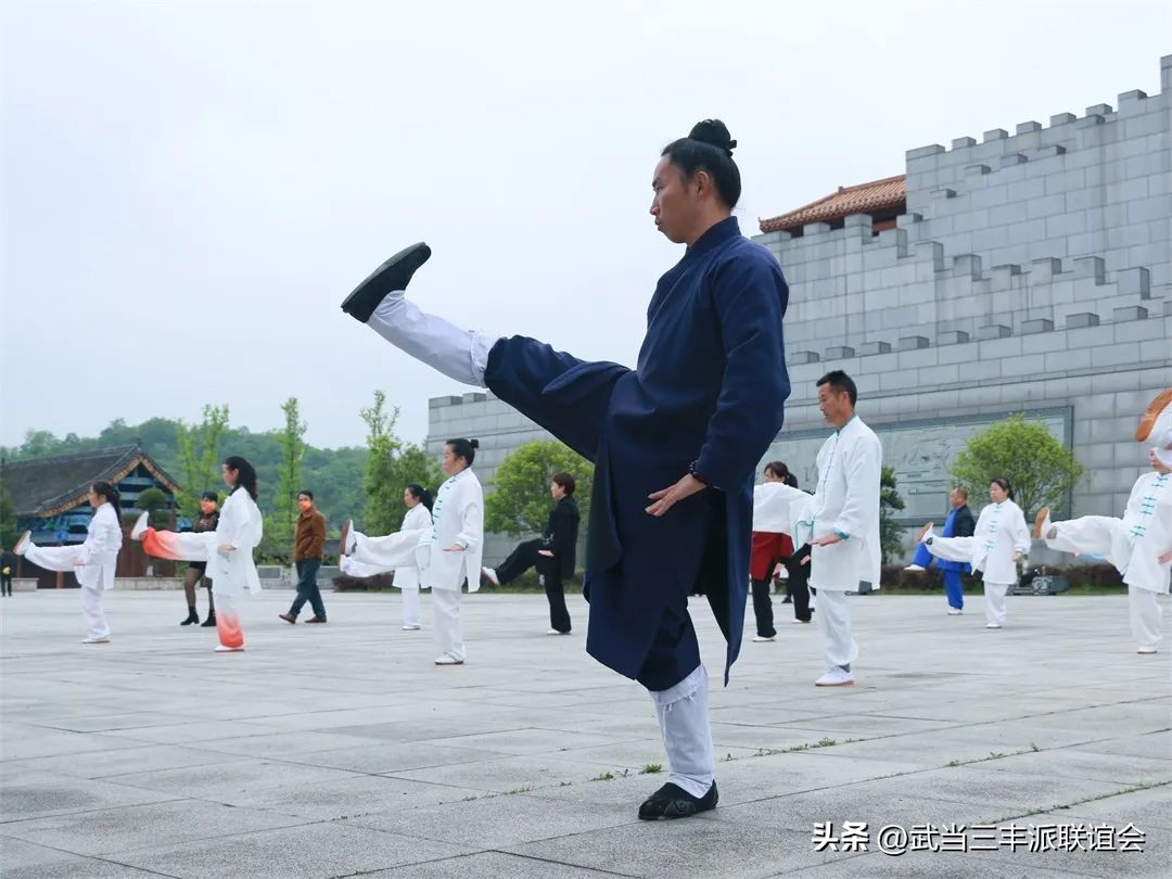 为何早上练功后会有很强的瞌睡感？晚上练了又睡不着？如何改善？