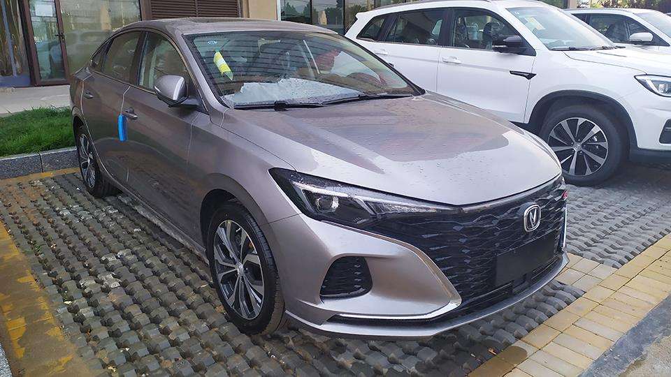 想买4万5万多的轿车选这三款就行,宽敞省油还运动10-15万家轿大推荐