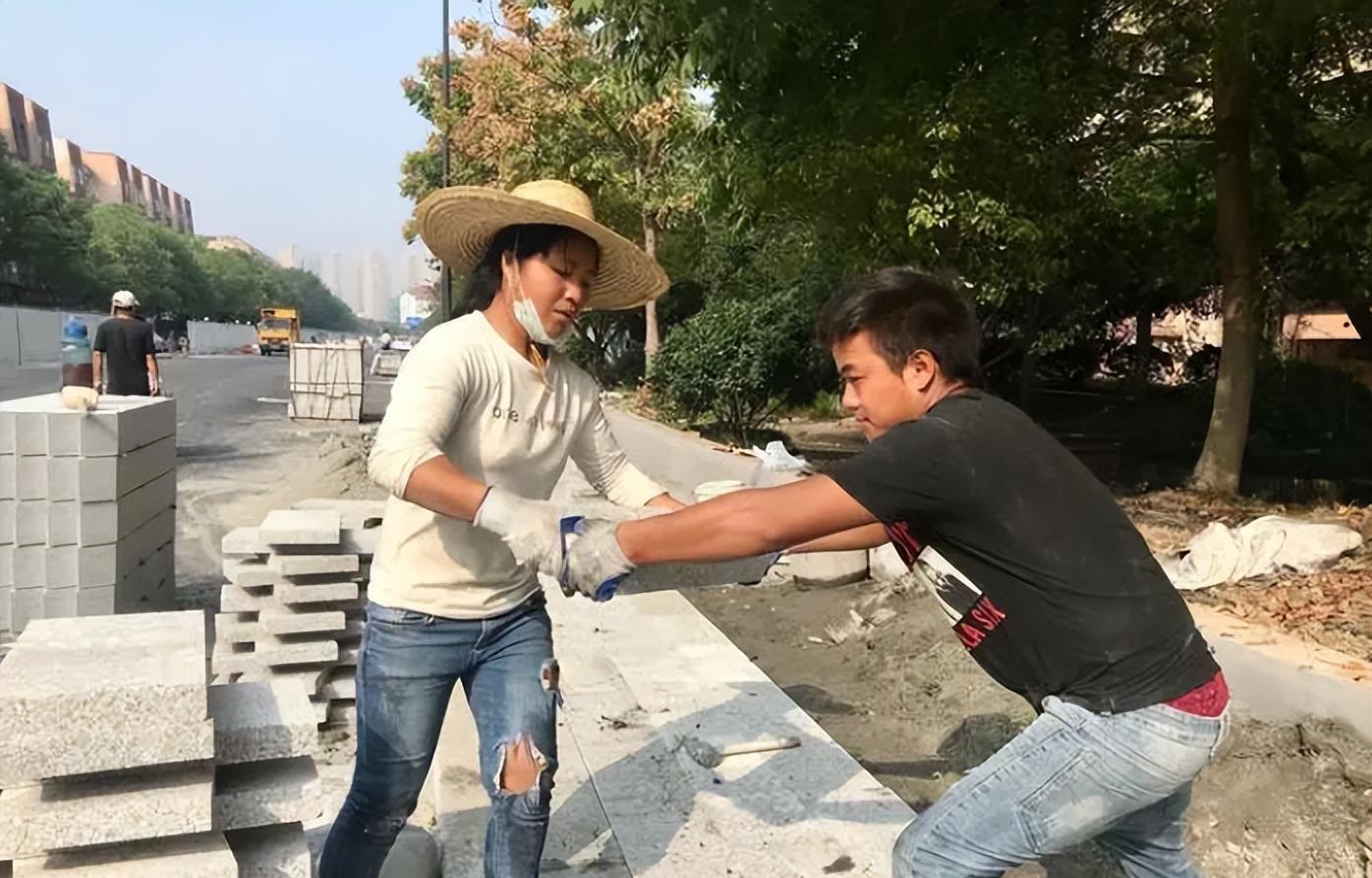 工地上干活的人有多辛苦,在工地上班的辛酸只有自己知道