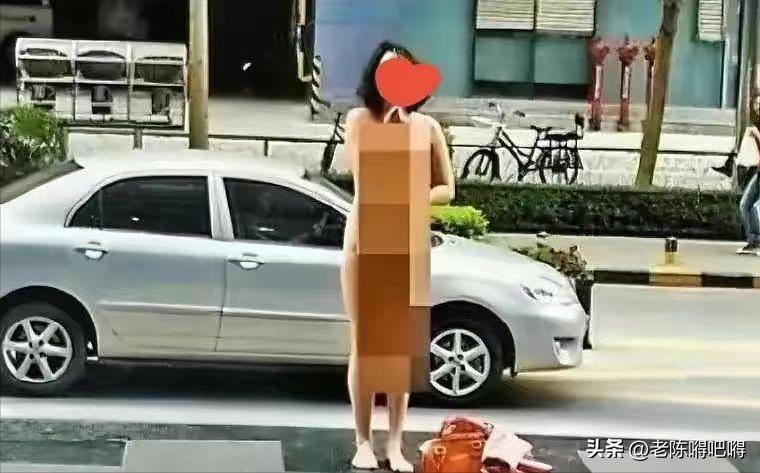 男子在公共场所裸露*体下**,强行让邻桌女性观看,三名女性被吓跑