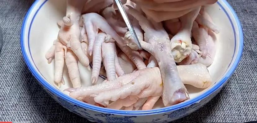 教你无骨酸辣鸡爪正宗做法,自己做酸辣无骨鸡爪的最好方法