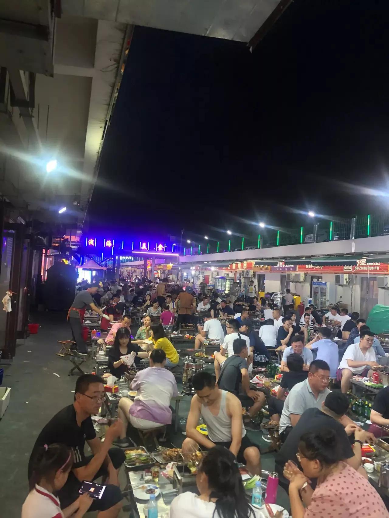 淄博烧烤的烟火味和人情味,淄博烧烤博味小串烧烤