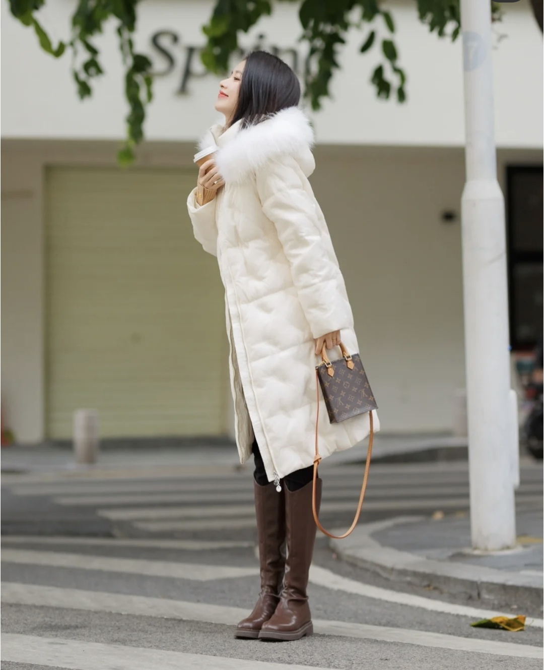 流行的靴子搭配什么衣服图片,中长靴子穿衣搭配图片2020秋冬