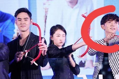 润唇膏韩系,润唇膏涂脸涂嘴的视频