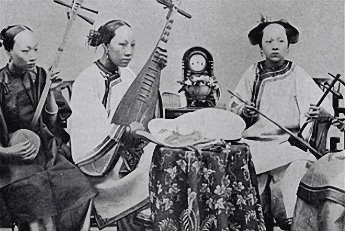 【晚清*楼青**旧影观】媚态百出，丰乳肥臀，尽显女子风情！