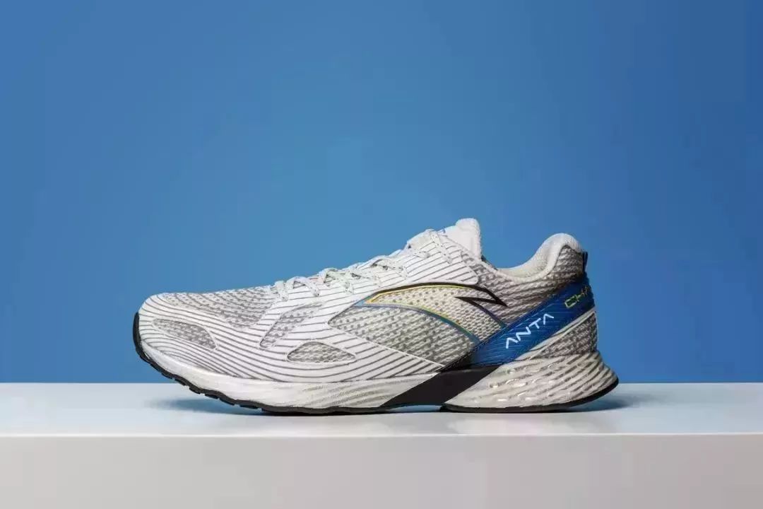 安踏多款老爹鞋曝光！满眼都是巴黎世家、新百伦的影子？