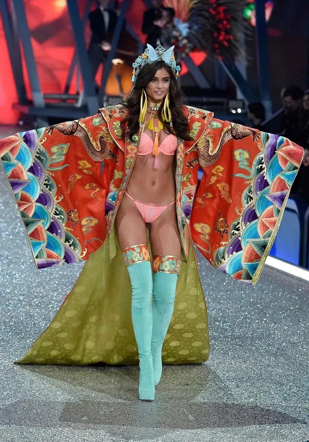 2018维密秀奇葩造型,维密走秀扑棱蛾子