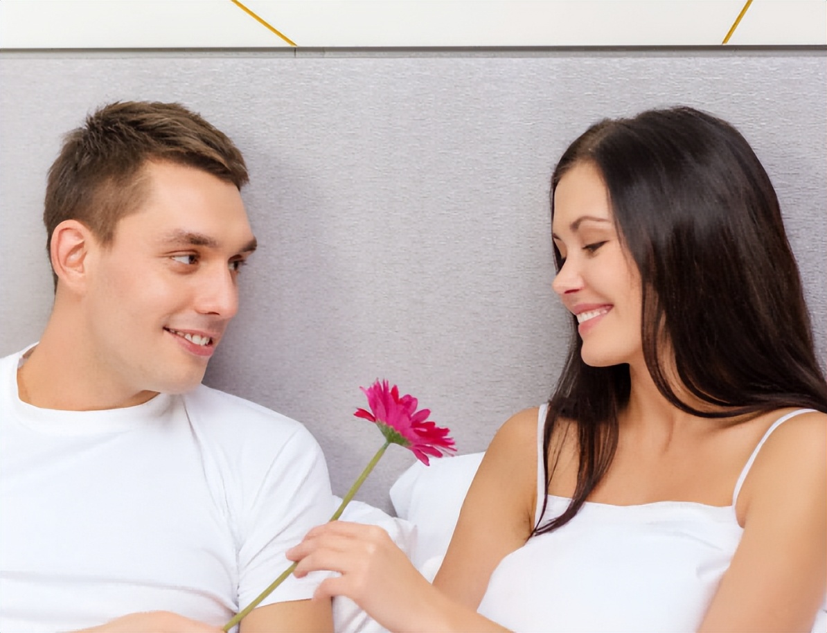 女性到了夜晚放屁多怎么回事,女性到了夜晚放屁多响怎么回事