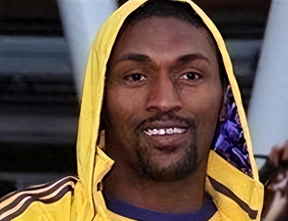 中国女歌手爱上外籍黑人,同居后被家暴至肛裂,如今40岁无人敢娶