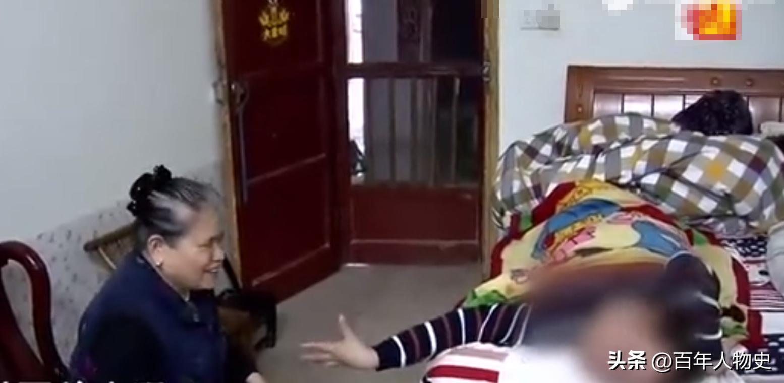 脑瘫男孩被丢给奶奶照顾,13岁孩子瘫痪在床
