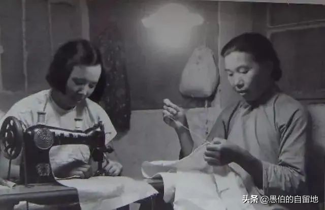 她目不识丁，17岁嫁给一个大学生，31岁守寡，最终却成人生赢家