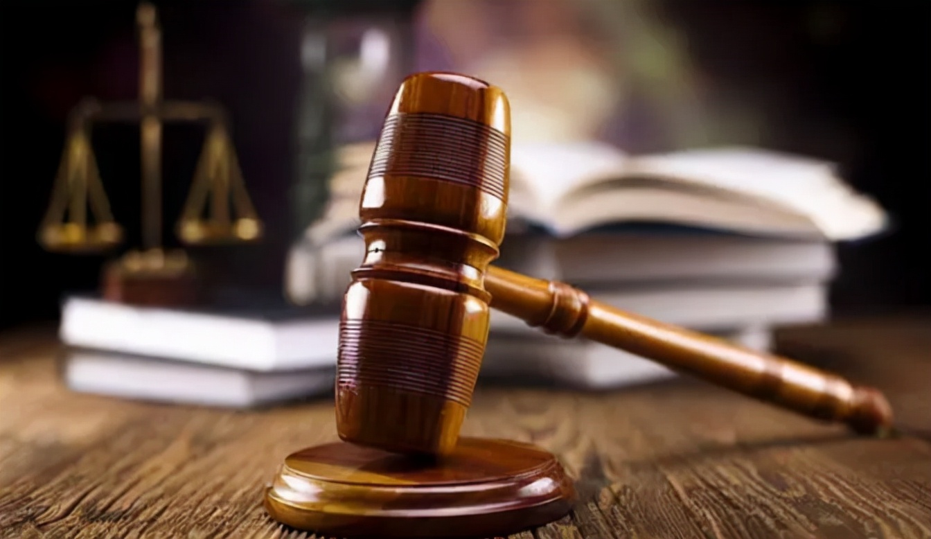 2004年，湖南两逃犯越狱，逃亡4万公里后落网，波及亲朋好友12人