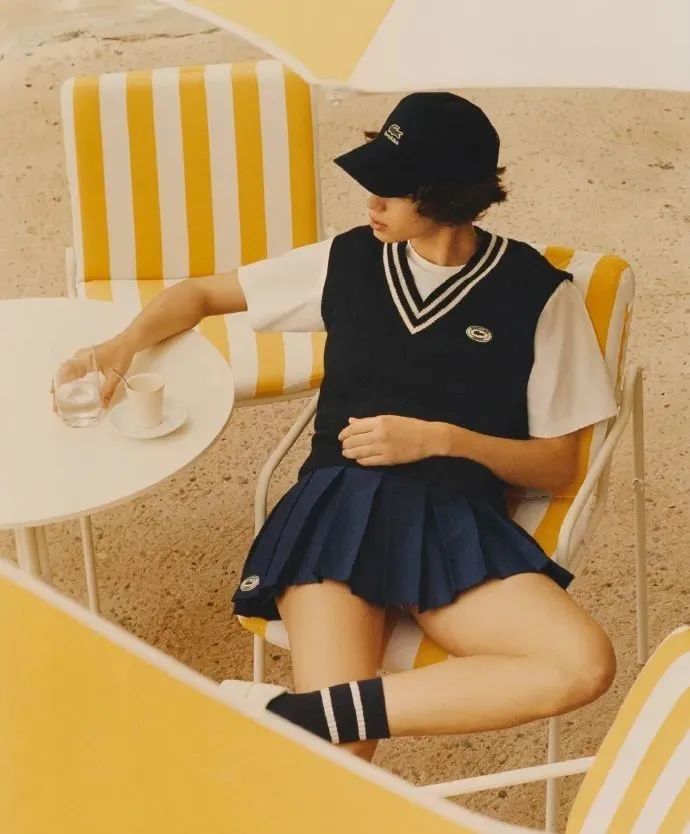 最近又有新的core系风格出现，那就是Courtcore球场穿搭！