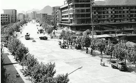 民警抓捕吸毒人员受伤,民警抓捕吸毒犯受伤