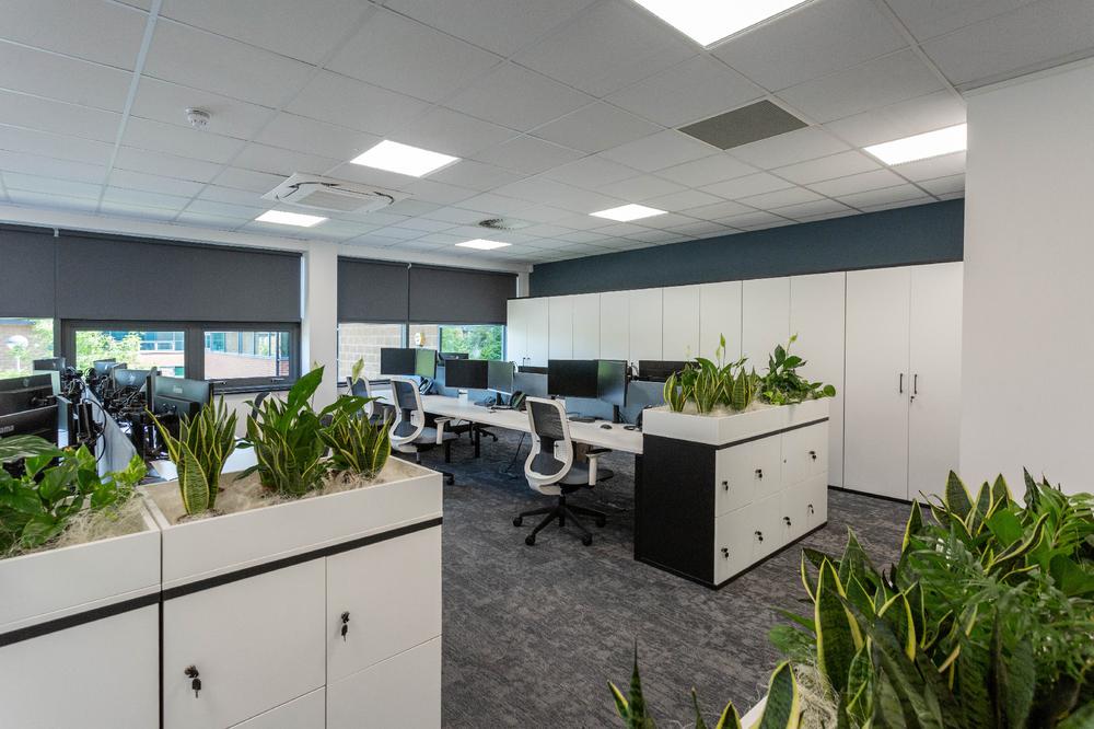 深邃蓝调英国地产咨询公司FisherGerman班伯里办公场所设计