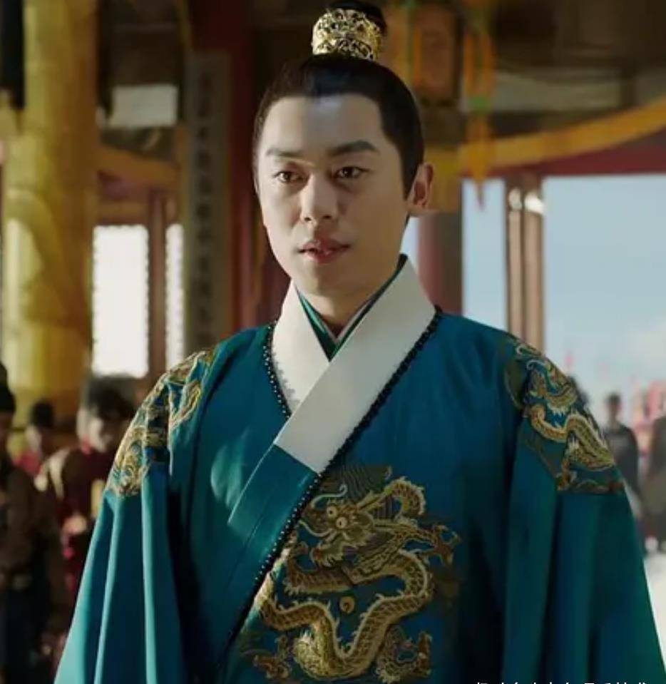 明明很帅自己却觉得很丑,明明很帅却打扮很丑