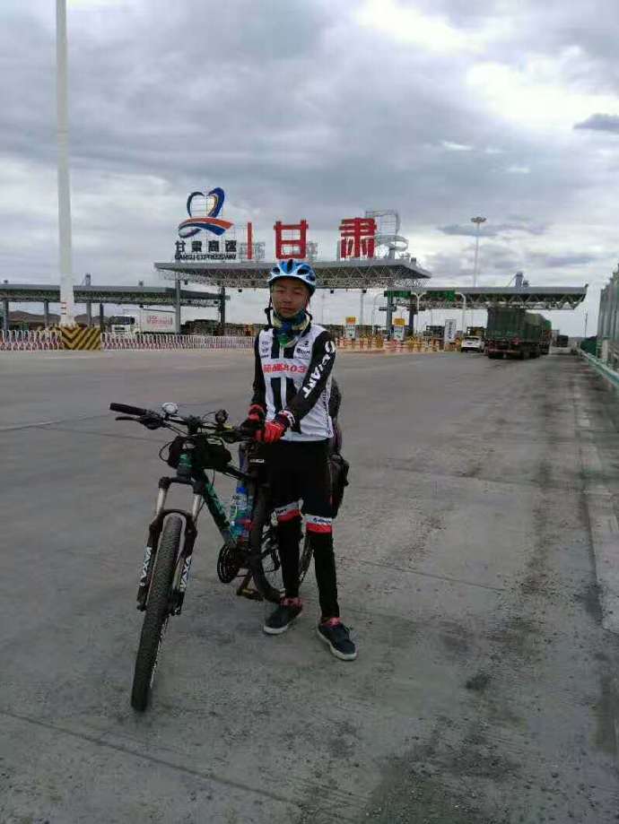 六千里路父与子，一路风尘一路歌---乌鲁木齐到成都骑行日记
