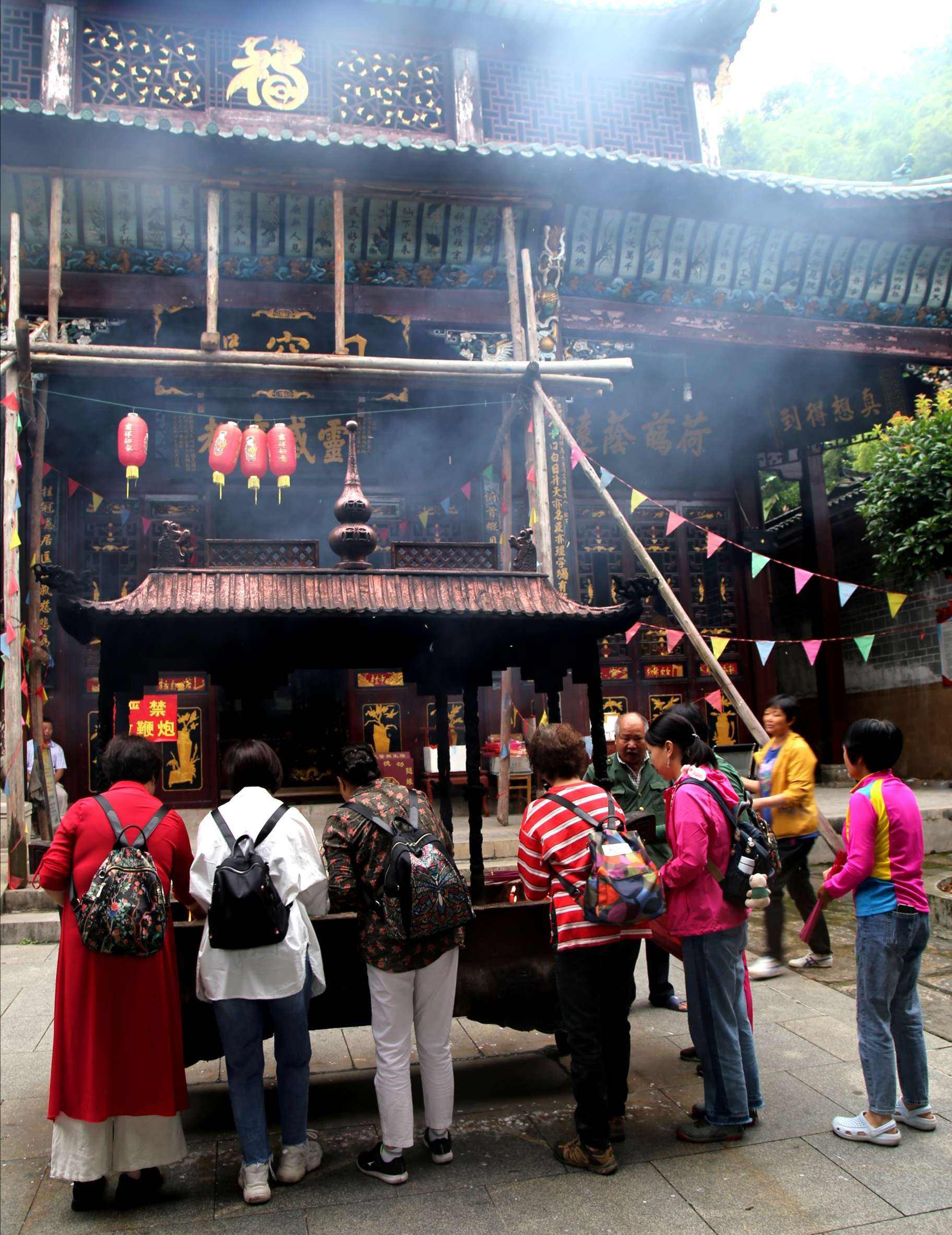 烧香烧到长生香有什么好处,烧断头香代表什么