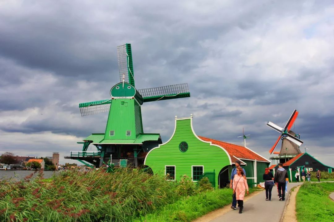 开车去欧洲第23集:在阿姆斯特丹*灯区红**,2名荷兰壮汉挑衅被我怼