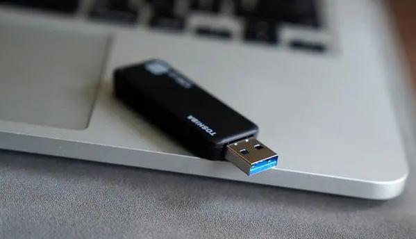 插入u盘开机黑屏,插入u盘启动盘蓝屏