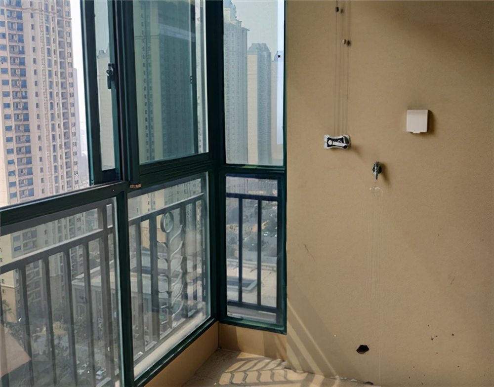 窗户漏风怎么保暖效果最好,家里的窗户漏风应如何进行密封呢