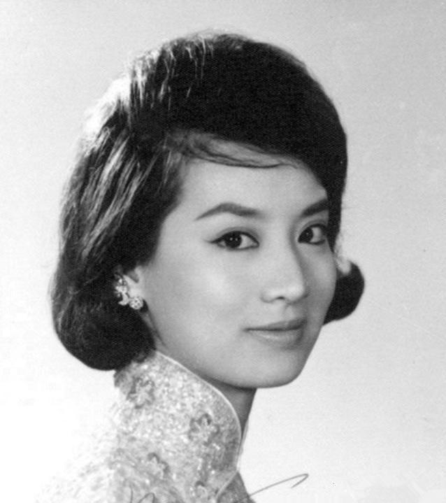 “10元小费”，金庸爱上小29岁的女侍应，妻子朱枚知道后提2要求