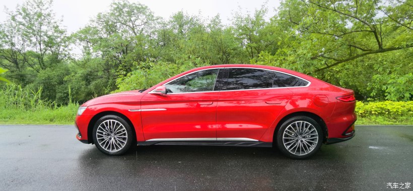 23万买比亚迪汉值得吗,售25.88万起比亚迪汉新车型上市