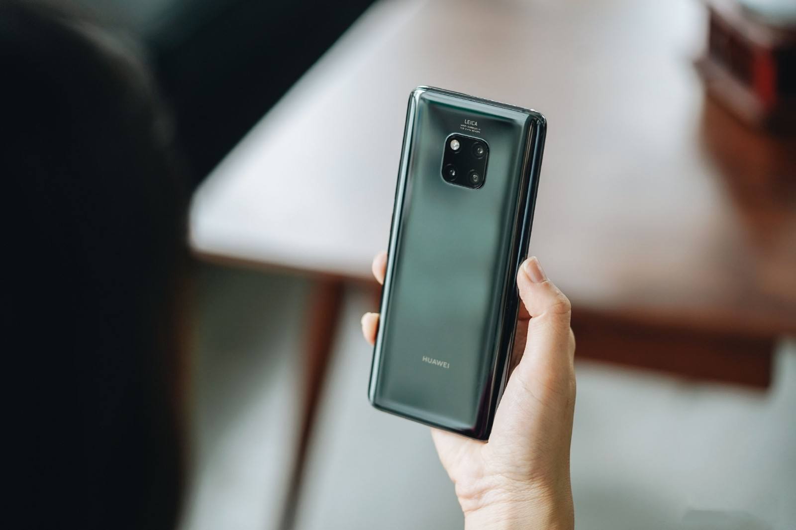 华为的老款mate20pro还值得买吗,华为mate20pro当年什么样的存在