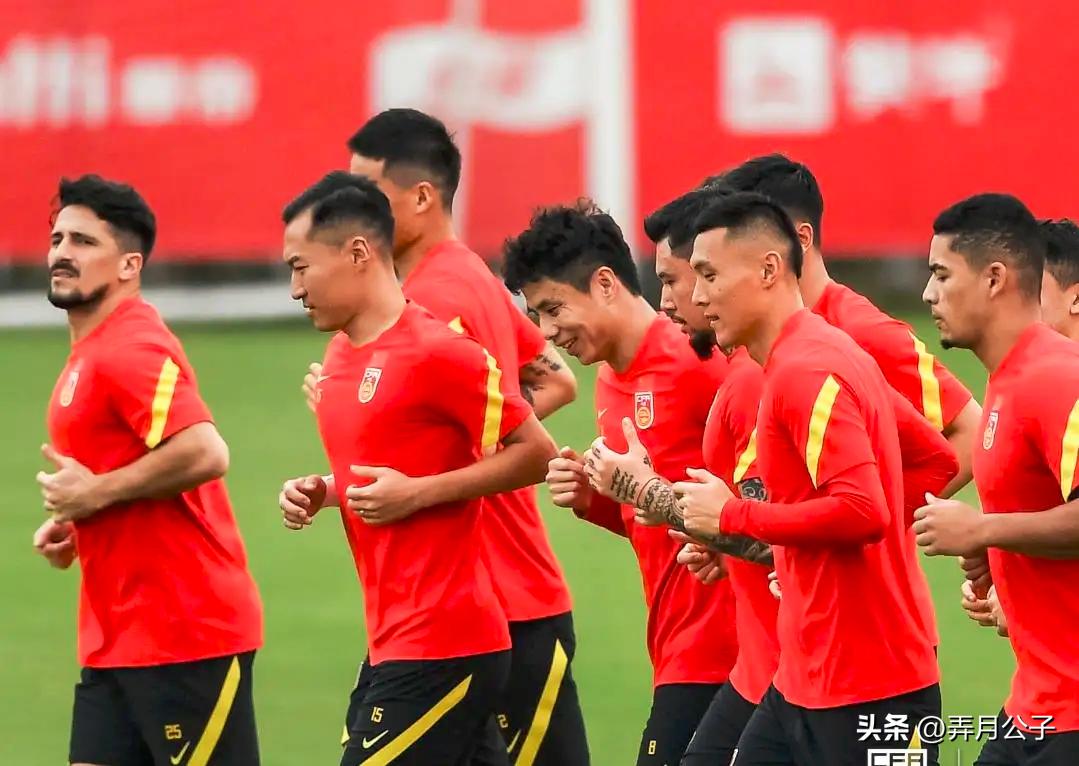 中国足球遭西媒羞辱,日韩杀进世界杯16强,第一大国却在家看直播