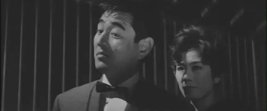 日本演员高仓健逝世,高仓健在日本地位