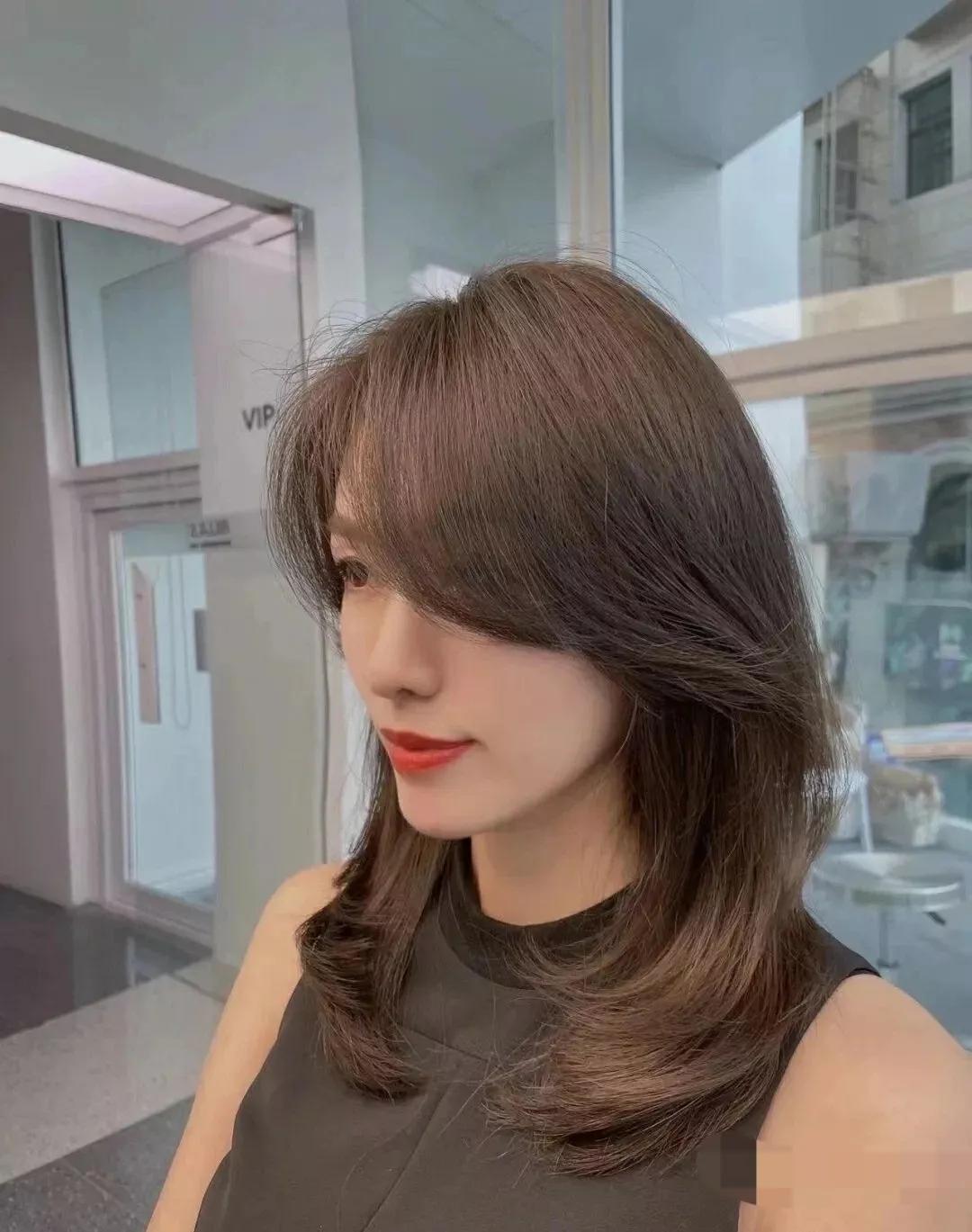 中长发高层次烫发中年人,高层次中长发发型烫发教程