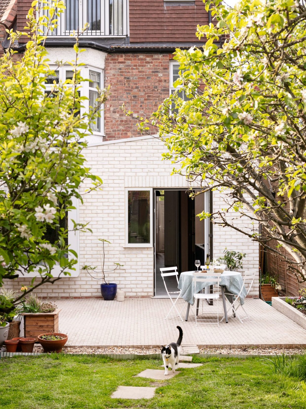 浼︽暒璞崕浣忓畢椤跺眰鍏瘬,浼︽暒鐜颁唬璞畢鍏瘬